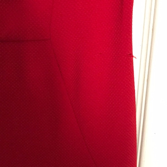 Red form fitting dress - Picture 2 of 4